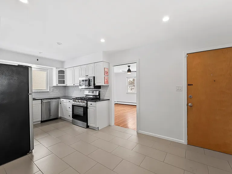 198 Conover Ave #4 — Photo 2