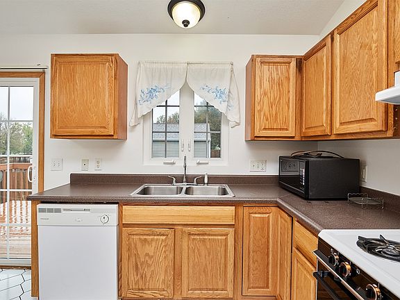 5th image of 304 Walnut Cir