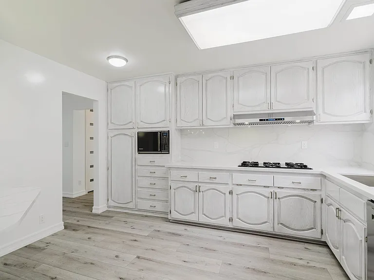 22515 Haynes St — Photo 17