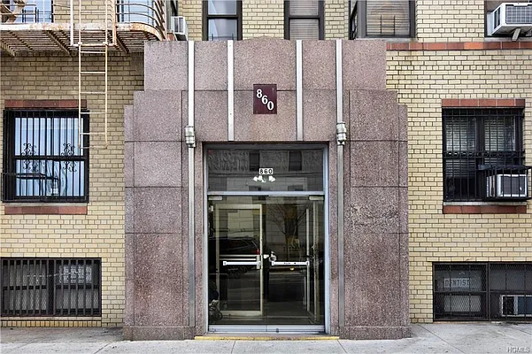 Sold by Re/Max In The City | media 10