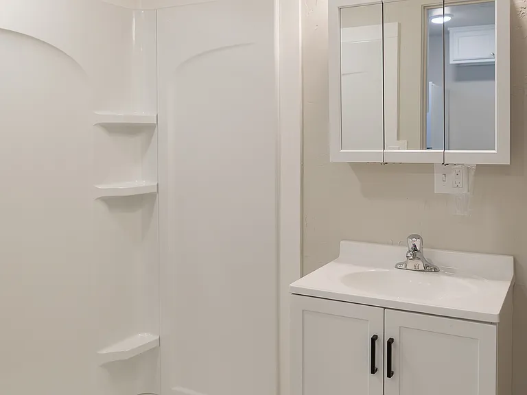 425 SE 2nd St #2 — Photo 9