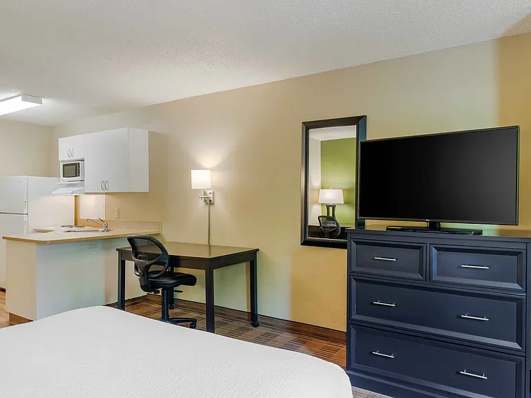 Studio Suite - 1 Queen Bed