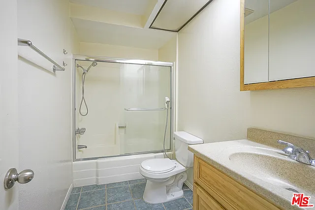5760 Owensmouth Ave #14 — Photo 15