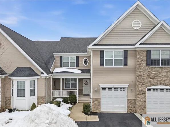 6 Traditions Pl, Monroe Township, NJ 08831