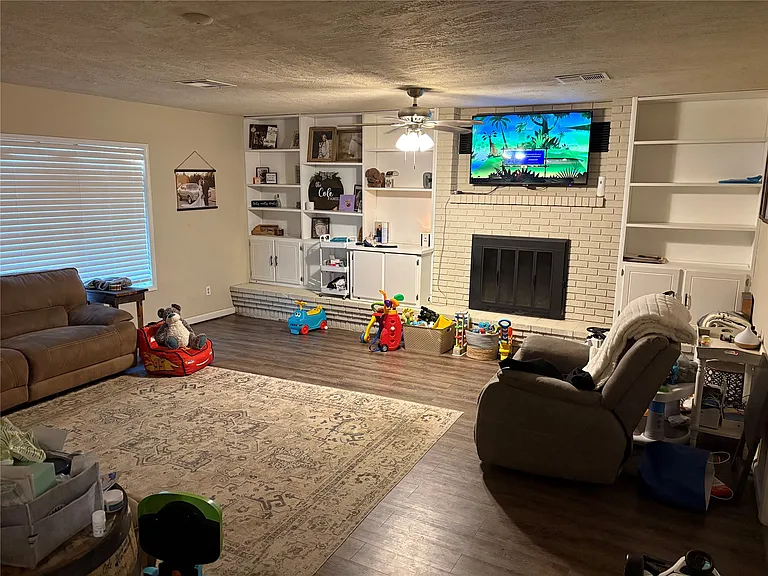 2831 E Kirby St — Photo 4