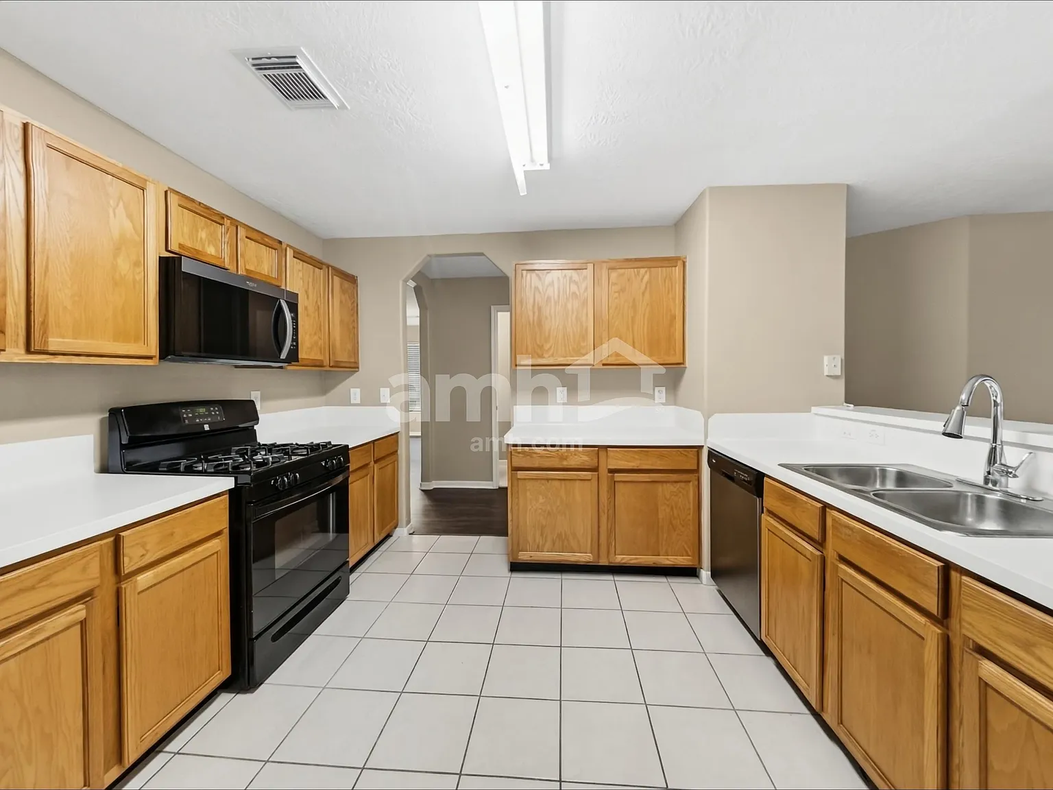 4 bed, 2.5 bath, 2710 sqft, $2,235 — Photo 3