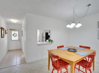 689 Marlboro Oval APT B, Lake Worth, FL 33467