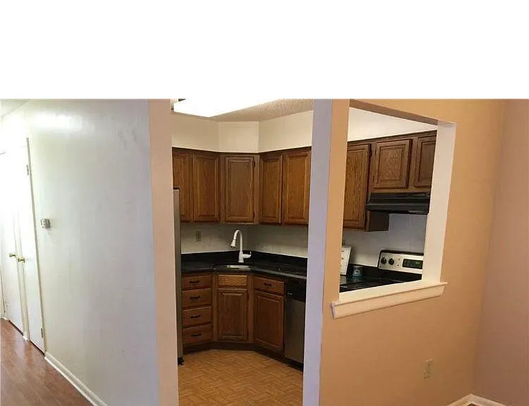 715 Ravens Crest Dr — Photo 2
