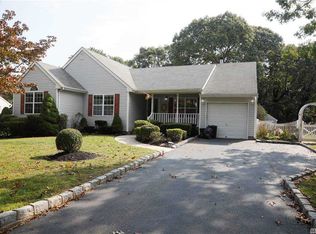 4 Keystone Ct, Centereach, NY 11720