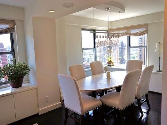 5th image of 360 E 72nd St APT C3303