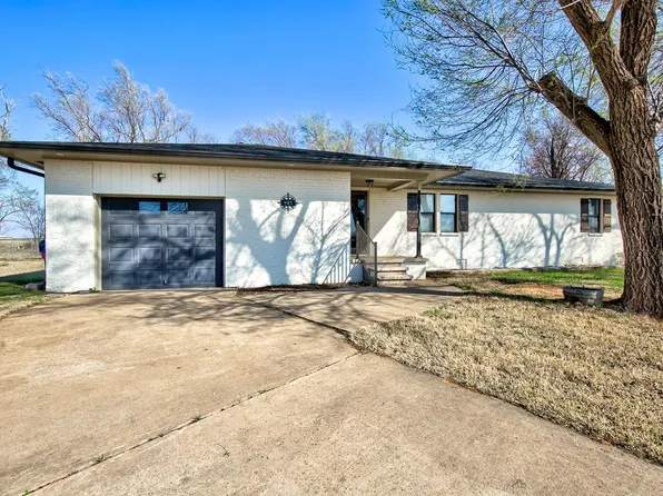 925 N Main St, Ringwood, OK 73768