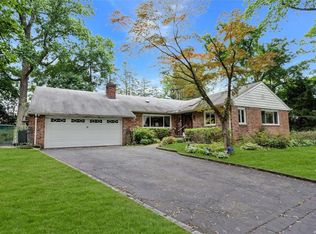 52 Saint Andrews Ln, Glen Cove, NY 11542