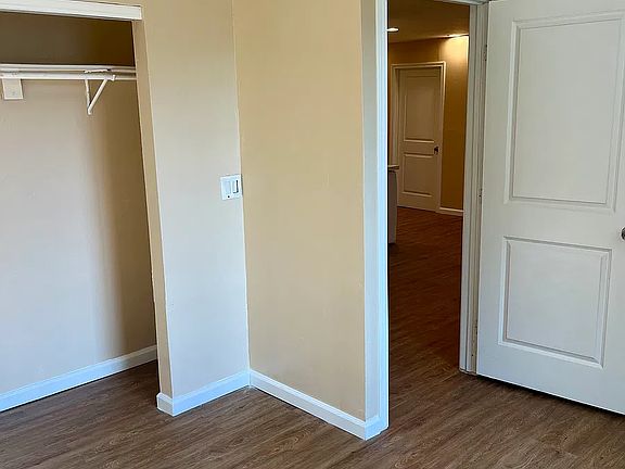 3rd image of 923 Sacramento Ave Room 2