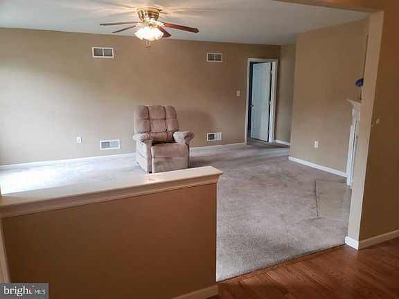 3rd image of 33 Pennwood Dr