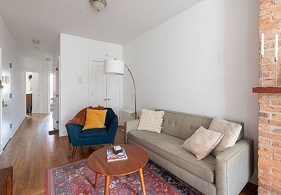 4th image of 210 Calyer St Floor 2