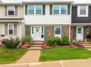 19947 Schoolhouse Ct, Northville, MI 48167