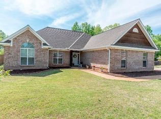 920 White Oak Ln, Starkville, MS 39759