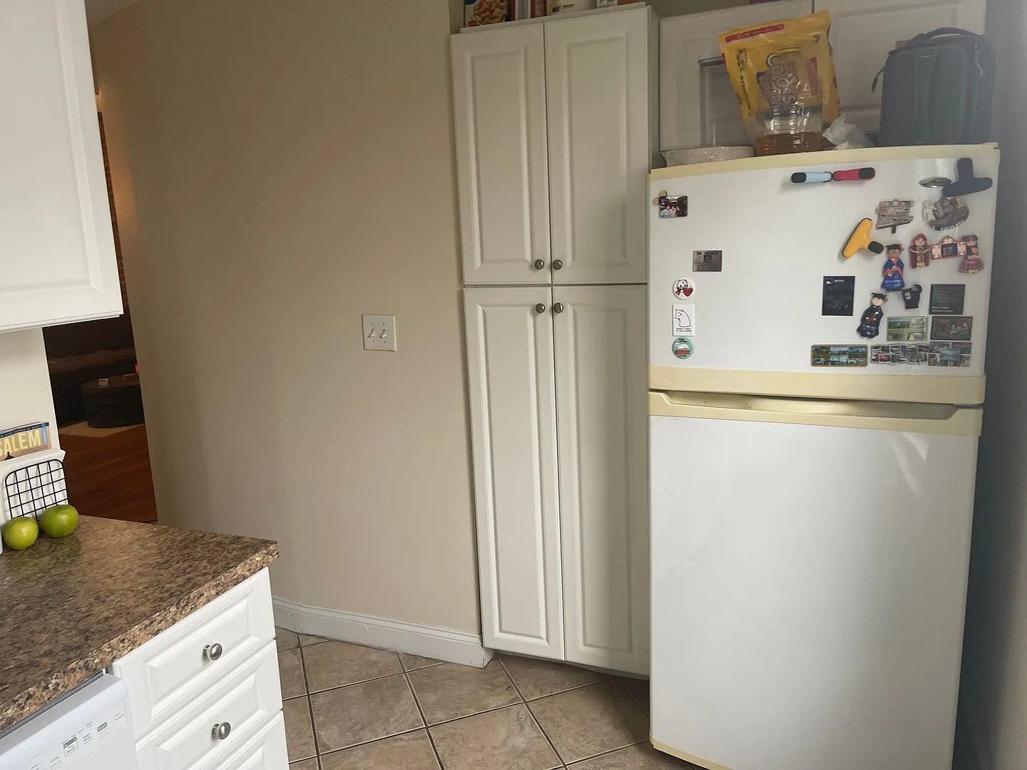 Stunning 2 bed , Free Month/No fee Exposed brick, Central AAC, Porch Super Sunny Awesome layout! ... — Photo 4