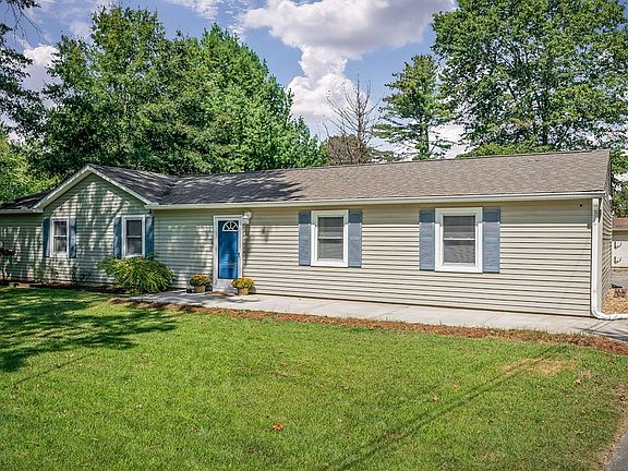 2nd image of 3382 Norfolk Dr