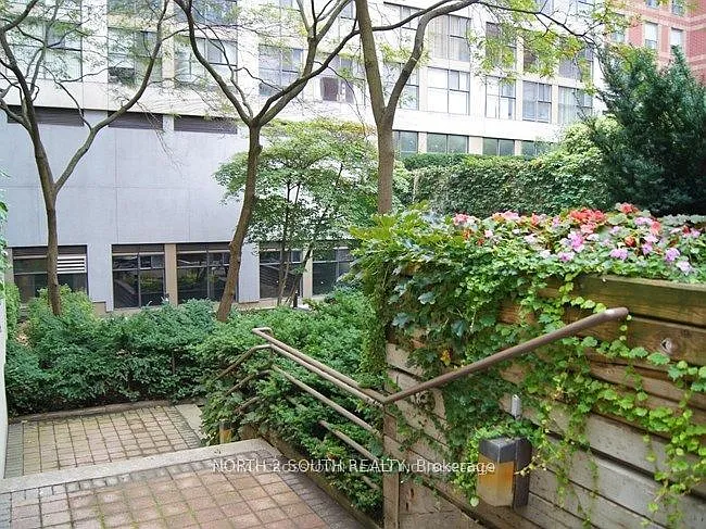 222 The Esplanade #913 — Photo 16