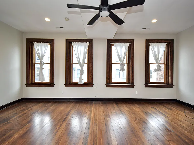 522 E 12th St #1 — Photo 30