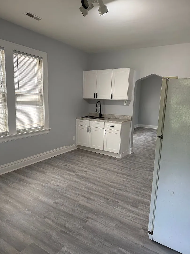 8531 S Burley Ave 1R — Photo 2