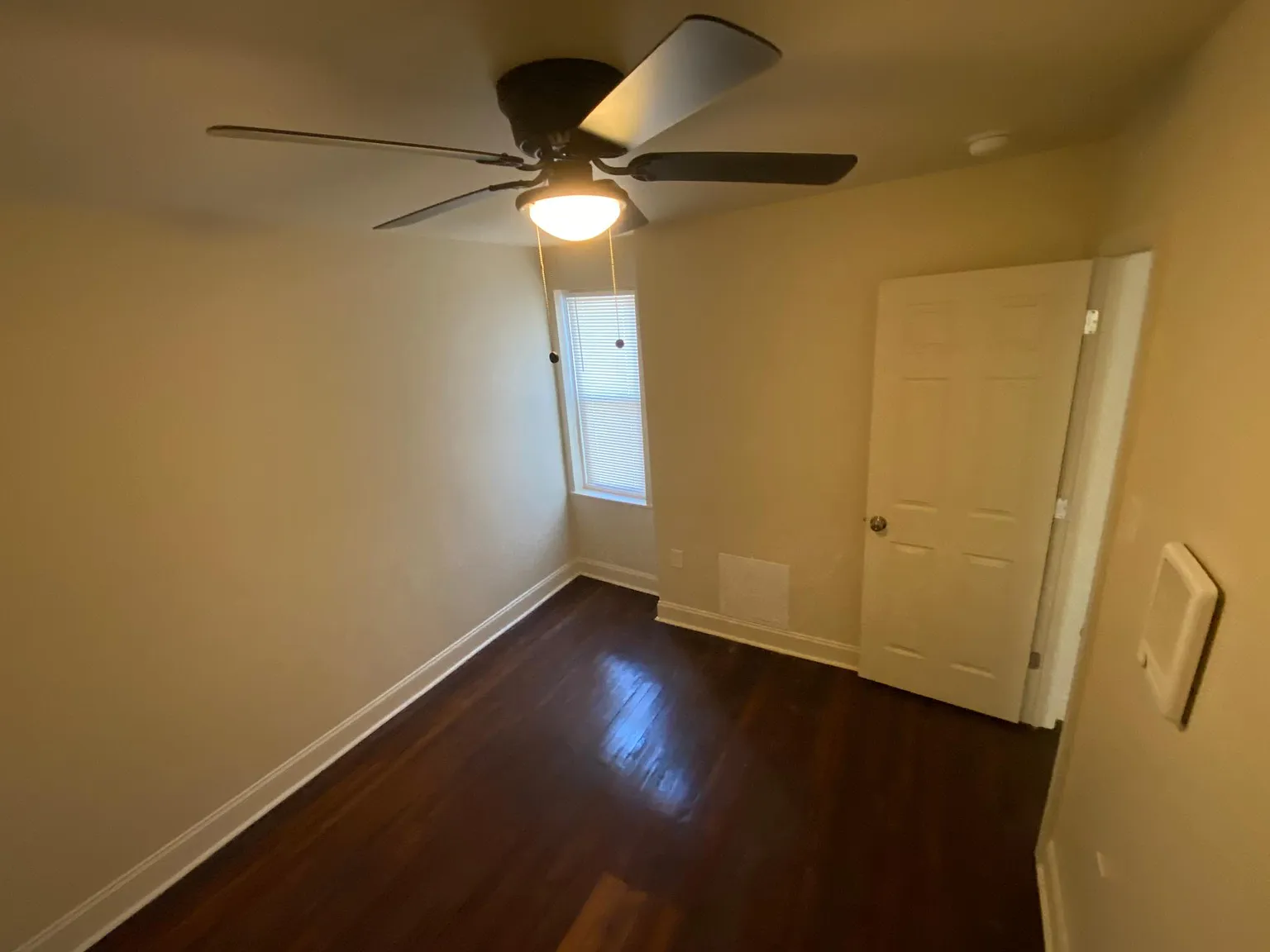 1136 Thomas St photo 1