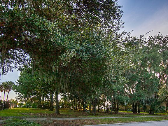 5th image of 0001 Oaks Dr
