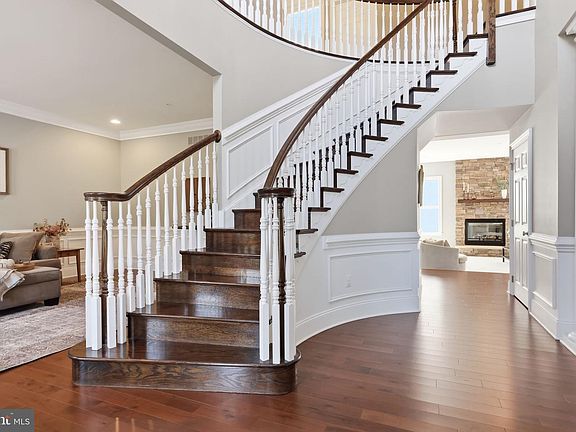 4th image of 3969 Hillcrest Dr