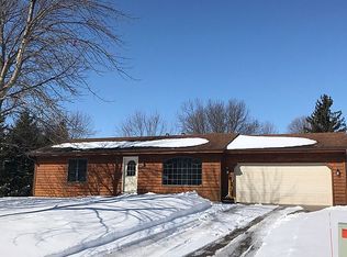 640 Providence Ct, Chaska, MN 55318