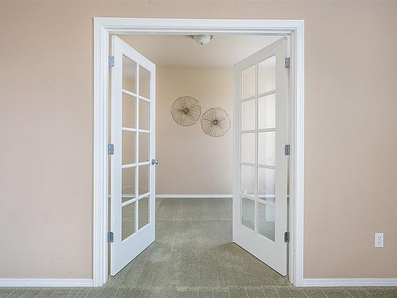 4th image of 4801 Bilbao Dr