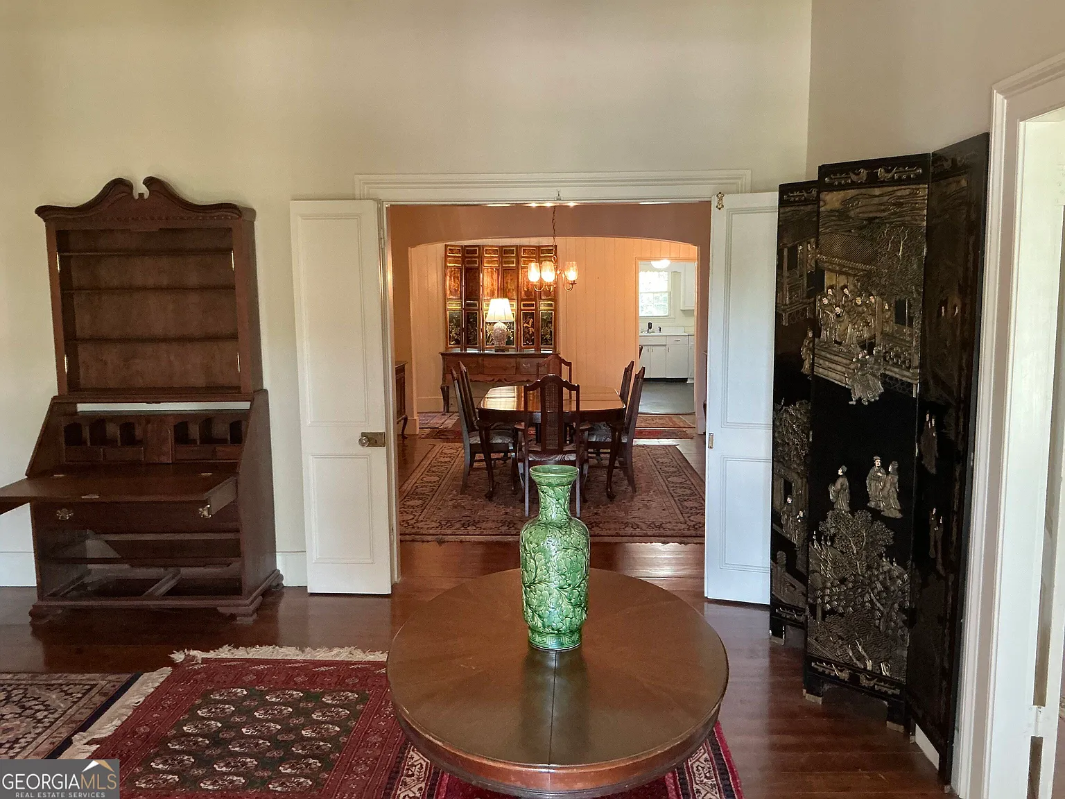 4 bed, 2.0 bath, 2513 sqft, $1,950 — Photo 2
