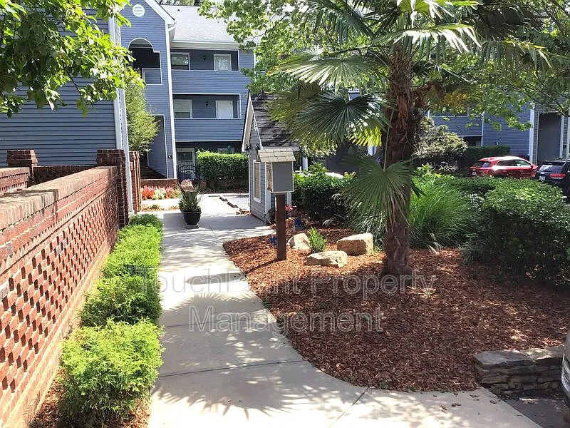 2 bed, 2.0 bath, 1056 sqft, $2,325 — Photo 2