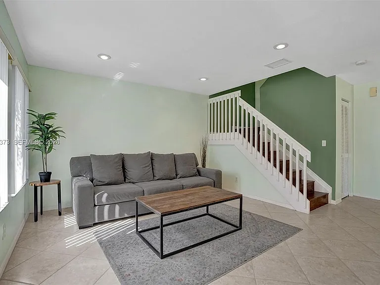 1726 SW 110th Ter — Photo 3