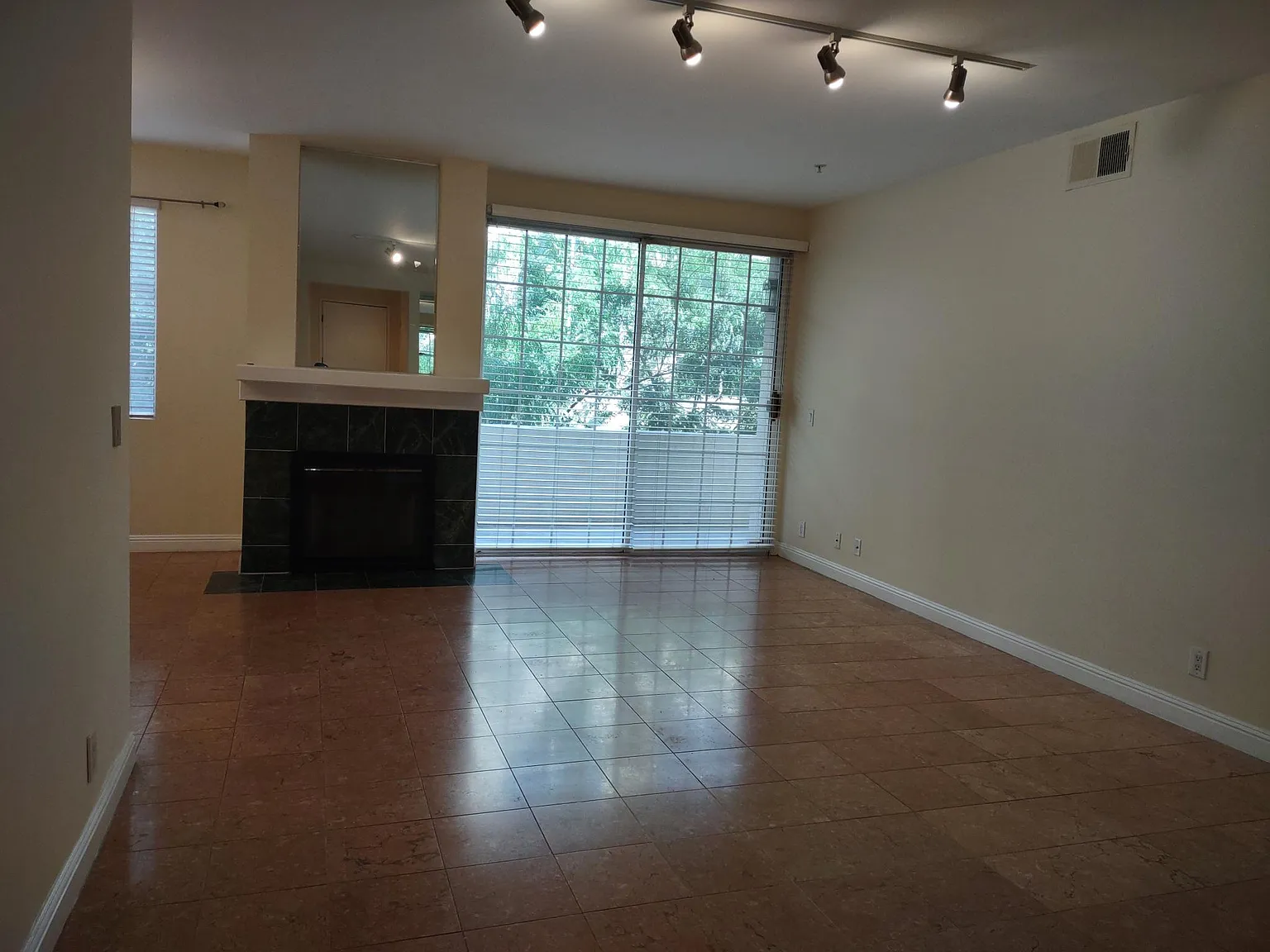 2 bed, 1281 sqft, $3,695 — Photo 3