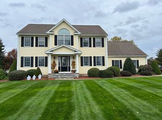 19 Windsong Rd, Cumberland, RI 02864