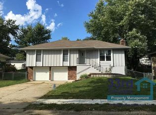 405 NE Lakeview Dr, Blue Springs, MO 64014