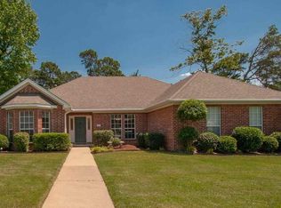 9 Springridge Dr, Little Rock, AR 72211