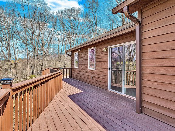 4th image of 6847 Columbine Ln