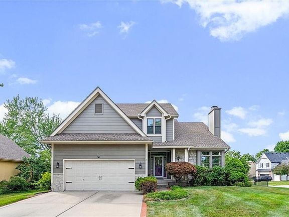 2nd image of 200 SE Somerset Dr
