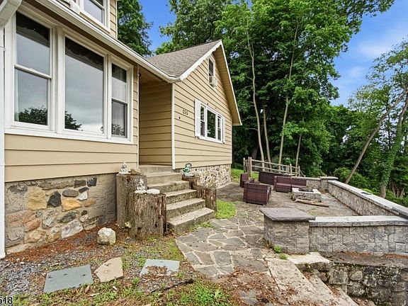 4th image of 255 E Shore Trl