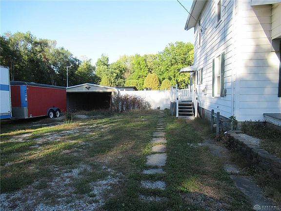 4th image of 800 E 5th St