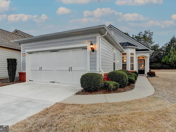 6307 Rockpoint Ln, Hoschton, GA 30548