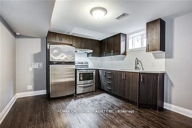 Building Photo - 133 Labrador Dr #BASEMENT