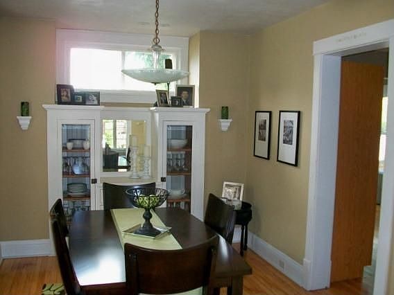 5th image of 417 E College Ave
