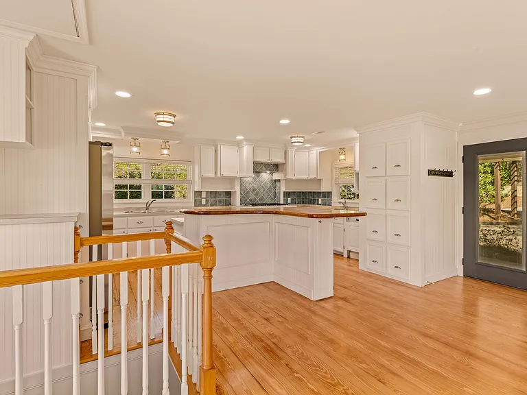 118 Revere Dr — Photo 5