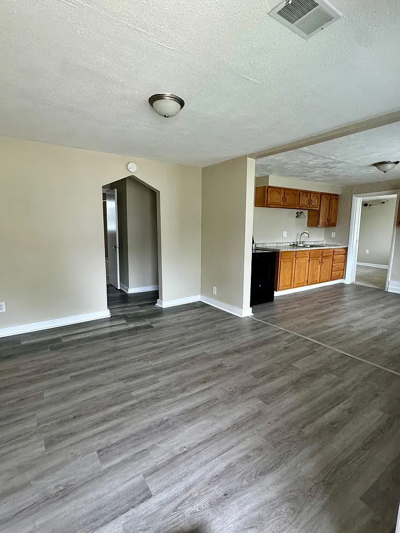 2200 Bremont Ave — Photo 4