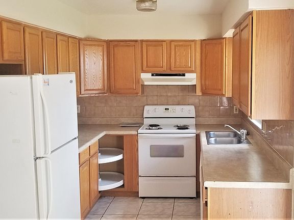 2nd image of 219 E Cedarwood Cir