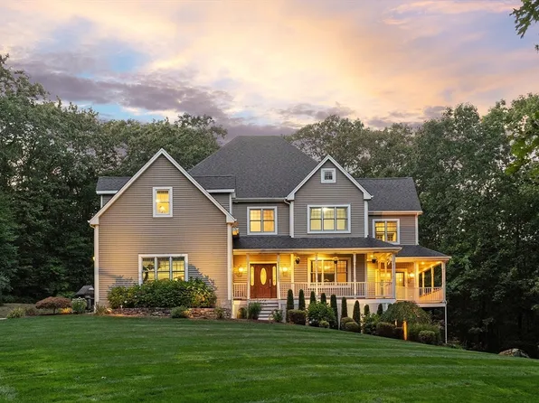 64 Acorn Dr, Uxbridge, MA 01569