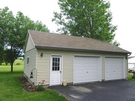 DETACHED 2 CAR GARAGE